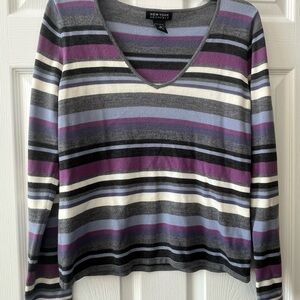 New York & Company Multicolor Striped V-Neck Sweatshirt